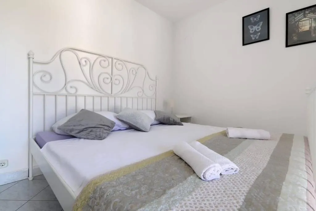 Apartment Apartman Amelie Vantacici